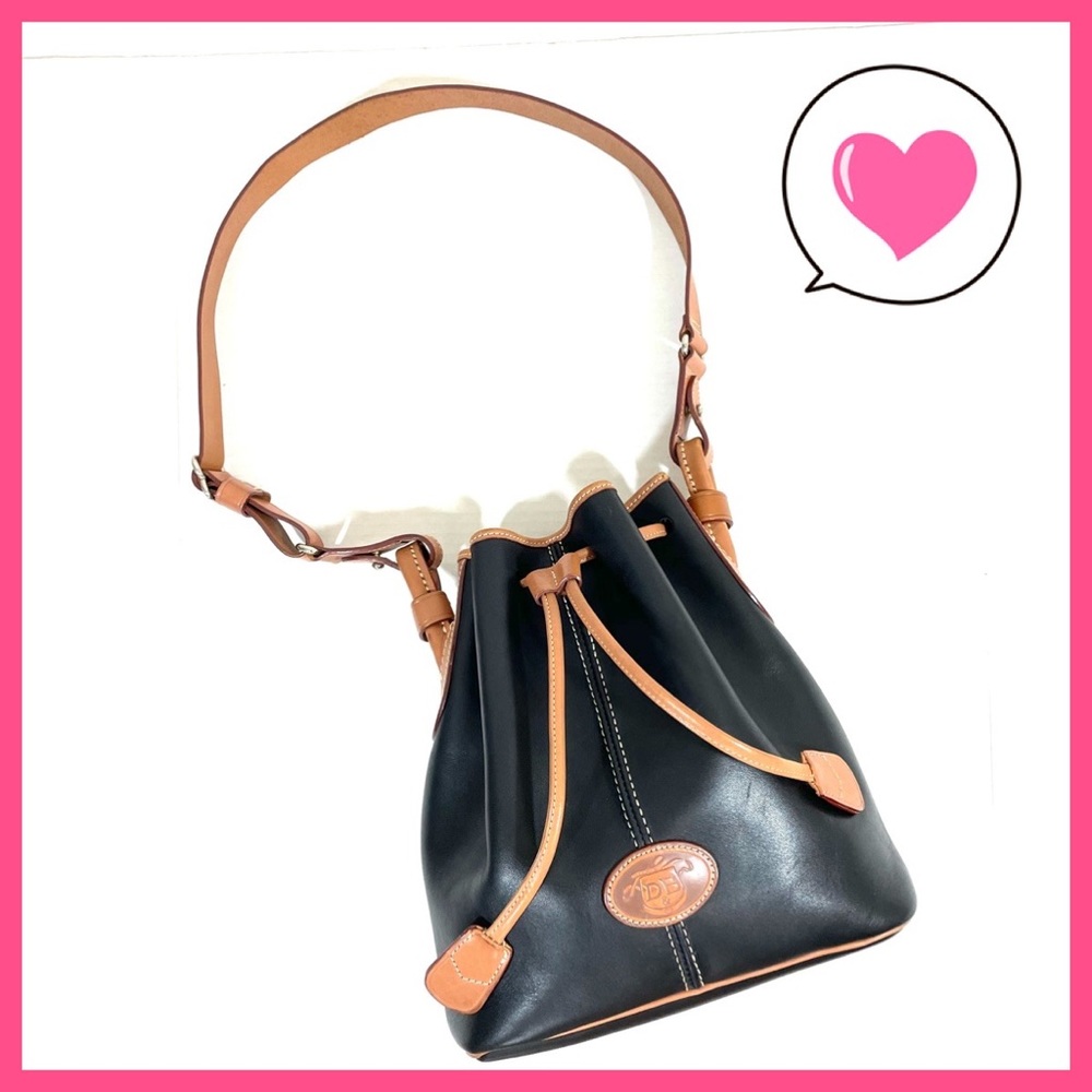 Vintage Dooney & Bourke black tan bucket bag purse